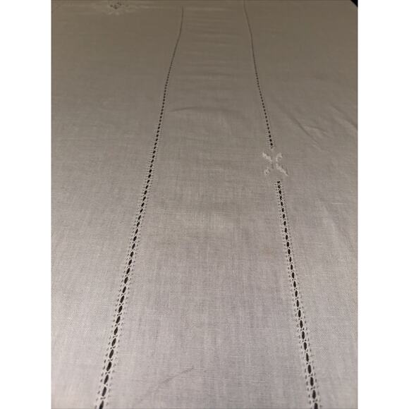 Embroidered White on White Cotton Tablecloth 64"x90" Estate Piece - Picture 5 of 8